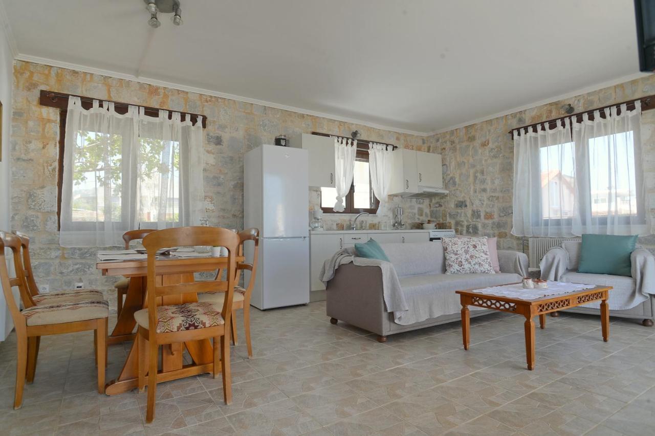 Antorina Beachfront Villas With Private Pools Kamari  Luaran gambar