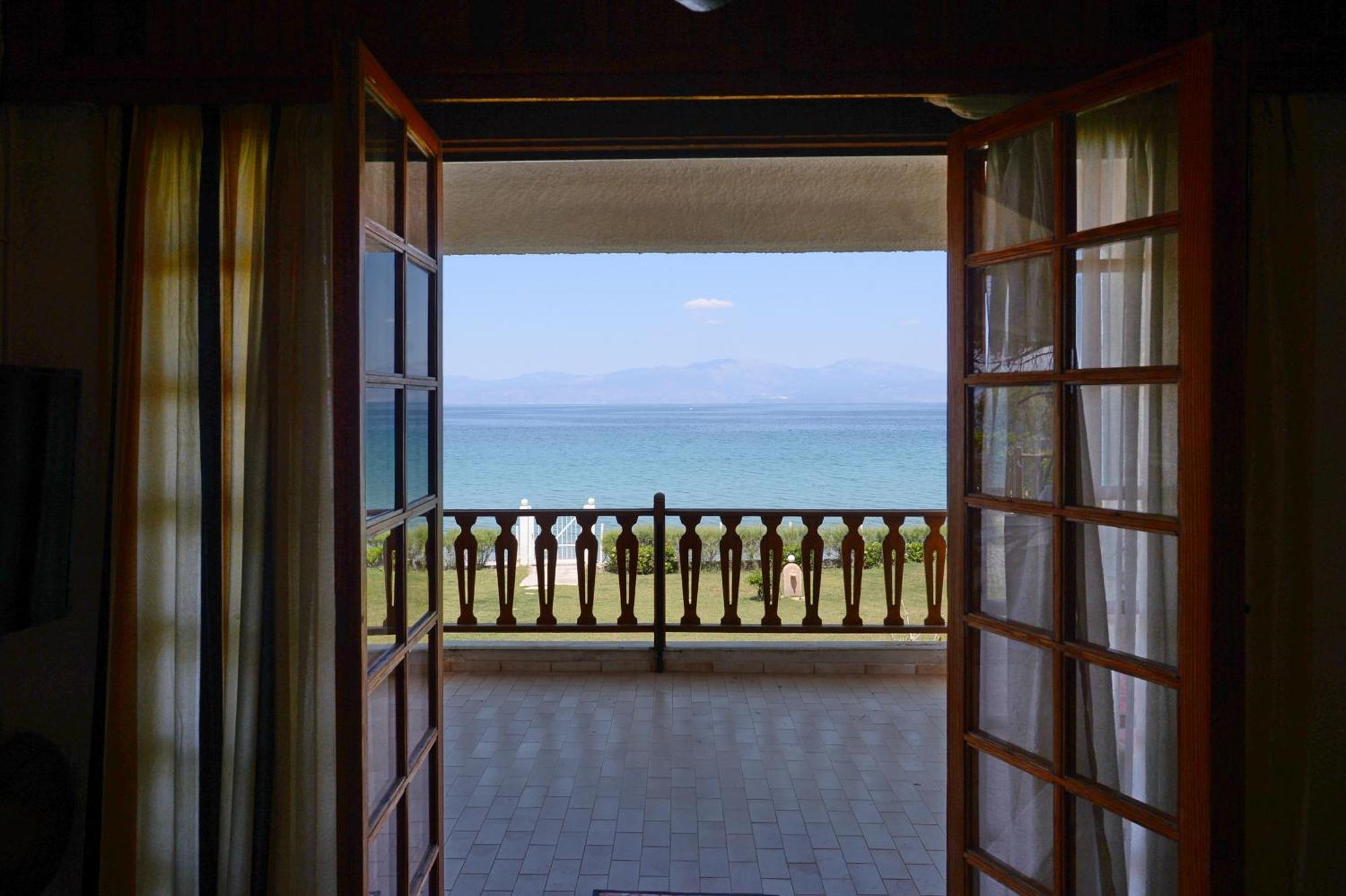 Antorina Beachfront Villas With Private Pools Kamari  Luaran gambar